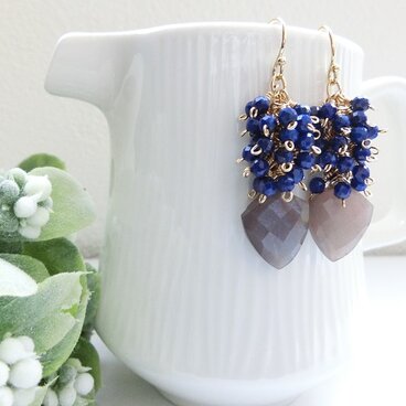 ブラウンムーンストーン×ラピスラズリのふさふさピアス