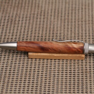 吉野杉　メラメラの金襴杢　芯繰り出し両方向　皇居造営材　ジェットストリーム芯