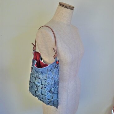 リボン・リ・ボーン　デニムパンツリメイクのバッグ