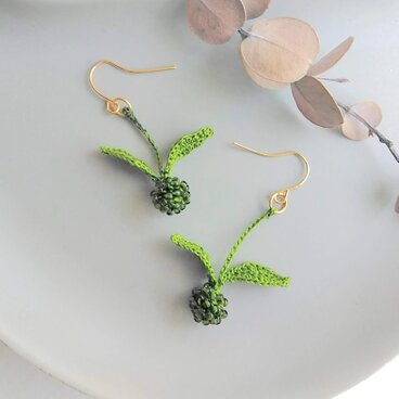 山野草のピアス　-dipterocarps- [forest green]