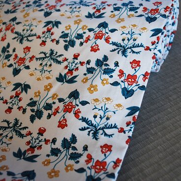 コタツ上掛け【正方形：２００ｃｍ×２００ｃｍ】アンティークフラワー