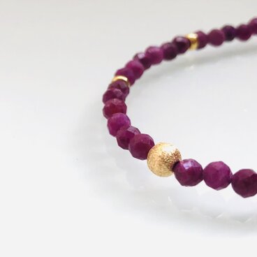 紅の女王　18KGPルビーの極細ブレスレット