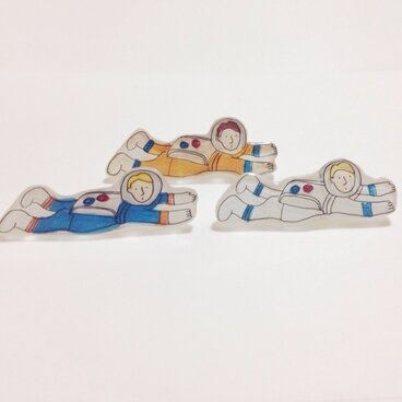 うちゅうひこうしのブローチ