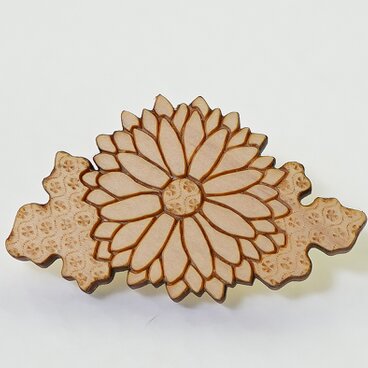 木製帯留め　菊
