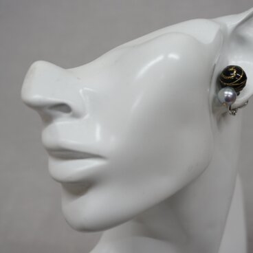 漆塗り「巡礼」蒔絵黒縞アコヤ真珠イヤリング