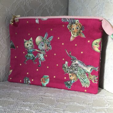 大人可愛い　仕切りファスナーポーチ【フランボワーズ】