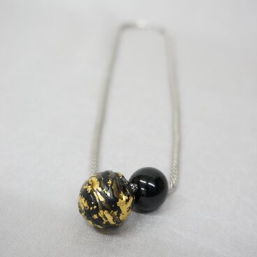 「漆塗り旅する心のペンダントネックレス」