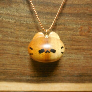 白太入りカナリーウッドのペンダント　ネコノカミ