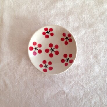 白磁豆皿(紅梅)