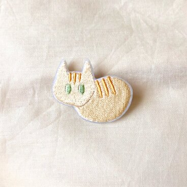 刺繍　茶トラ　猫ブローチ