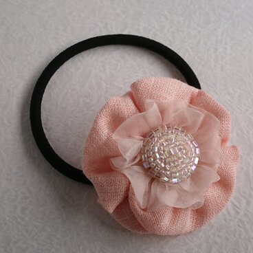 七色ビーズ刺繍＊お花のヘアゴム
