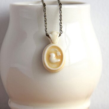 小鳥のペンダント【キャラメル】（a）