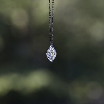 【ｻｰｼﾞｶﾙｽﾃﾝﾚｽ】-Ice- Sｻｲｽﾞ こぼれないアロマペンダント