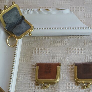 真鍮使いの口金リングケース／ブラック×ネイビー