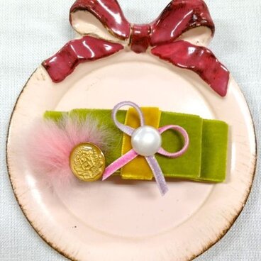 モスグリーンのリボンバレッタ