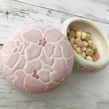 春色の小物入れ