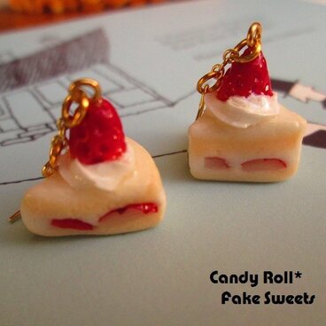 三角ショートケーキのピアス/イヤリング