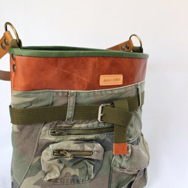 ボトムス＆レザーのショルダーバッグ