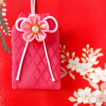 桜花菱｜桜のお守り袋（手縫い・つまみ細工／元巫女が仕立てる）
