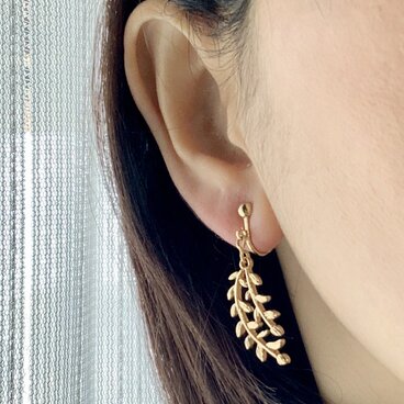 小枝のイヤリング