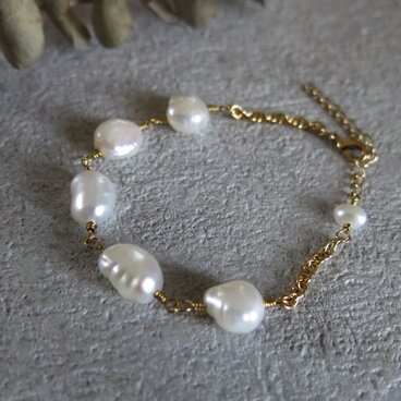 中粒バロック淡水パール　パールが連なるブレスレット　淡水パールブレスレット　1点物