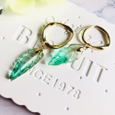 リングとグリーンリーフ　