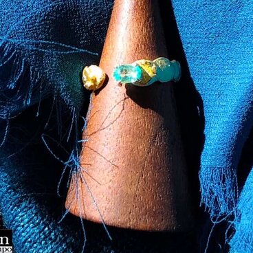 K18YG大粒ブルーパライバトルマリン0.29ct 百合の紋章オープンリング 天空の小石