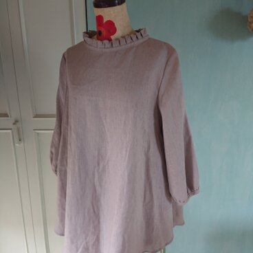 リネンフリルブラウス