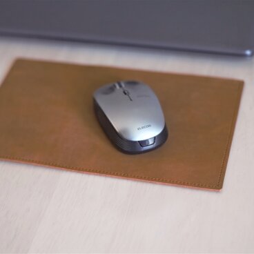 【受注制作】蝋引きレザーのリバーシブル・デスクパッド