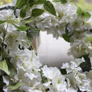 紫陽花のホワイトリース　(約３５㎝)