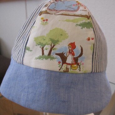 なすびみたいな帽子（赤ずきん）