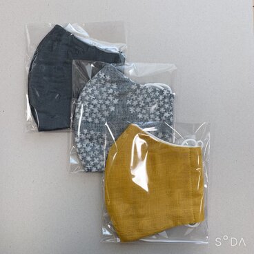 ガーゼマスク ３枚　大きめサイズ 再販変更あり 布マスク 立体マスク 花柄からしグレー