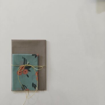 ミツロウエコラップ（S＆M size 空の実とgray）