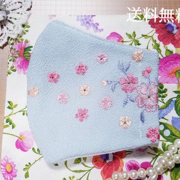 立体マスク　高級感♪　花の刺しゅう⭐　キレイな淡い♪水色　⭐　ちりめん