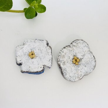 陶・antique flowerの箸置き（２個入り）