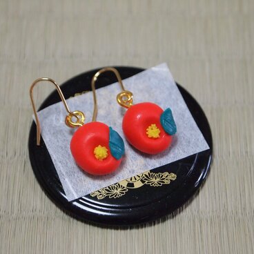 和菓子のピアス（ツバキ）
