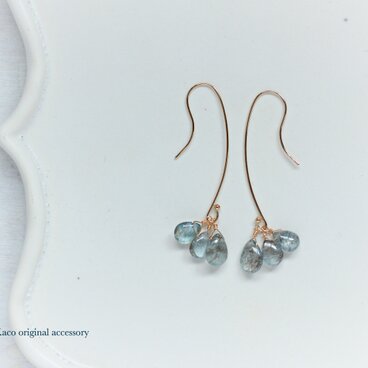 モスアクアマリンのロングフックピアス