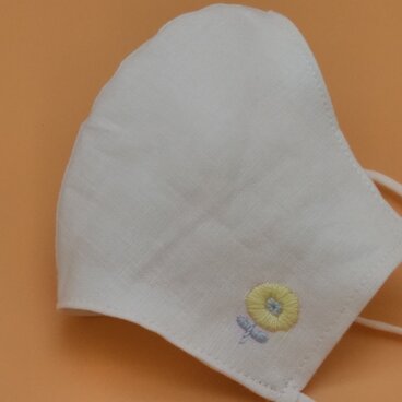 北欧風刺繍❁ホワイト麻100％立体マスク（調節ゴム・ポケット付き）