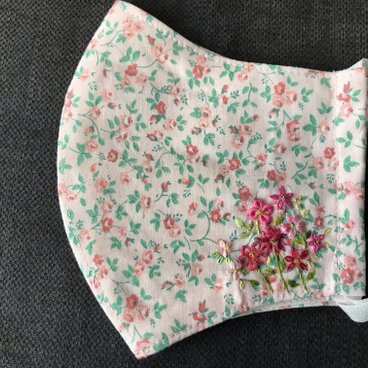 ワンポイント刺繍立体マスク22