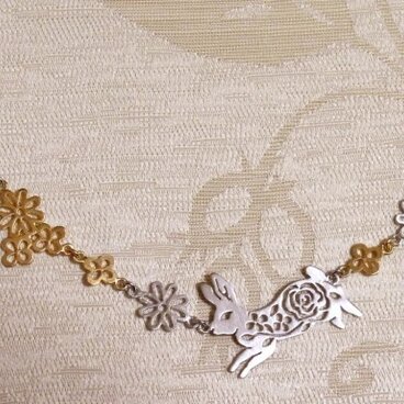 花畑とうさぎネックレス