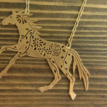 ウマネックレス　ゴールドカラー