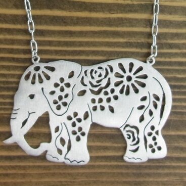 ゾウネックレス　シルバーカラー