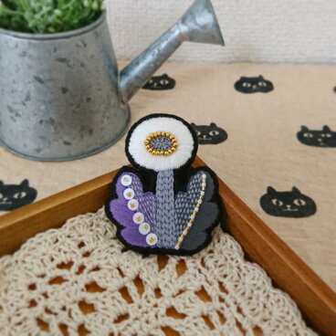 お花の手刺繍ブローチ