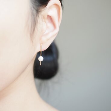 ＜イヤリング＞シンプルラインイヤリング～一粒パール～