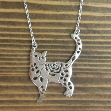 ネコロングネックレス