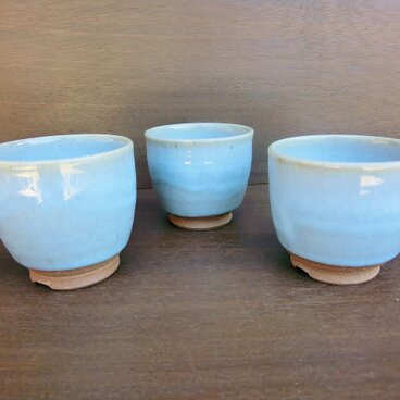 優しい天然灰の釉（青）ころんとした湯呑み