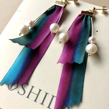 シルクリボンと淡水パールのアシンメトリーピアス【パープル＆ブルー】
