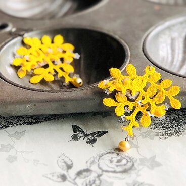 イエローレースリーフ＆淡水パールピアス(イヤリング変更可)