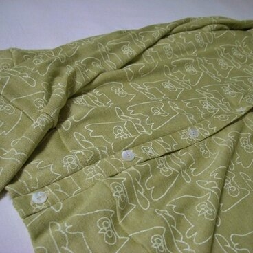 ふくろうとフランスパンのカーディガン