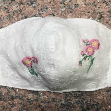 アゴまで隠れる夏用立体マスク☆手刺繍入り　ハルジオン☆コットンレース　フィルターポケットあり　1枚